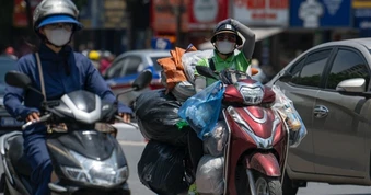 Bắc Bộ tiếp diễn mưa dông, miền Trung có nơi nắng nóng gay gắt
