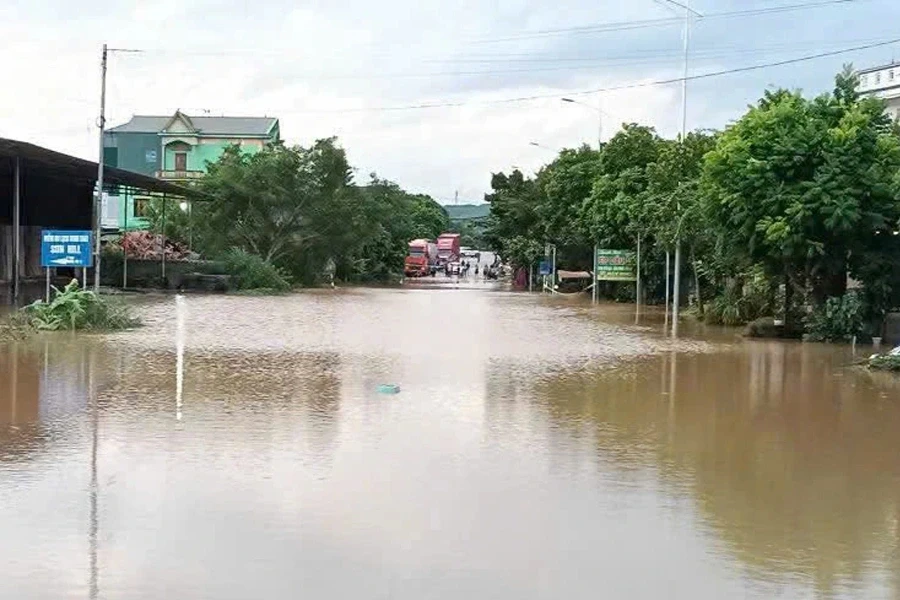Bắc Ninh ngập sâu, người dân Thái Nguyên trắng đêm chống lũ Bắc Ninh ngập sâu, người dân Thái Nguyên trắng đêm chống lũ