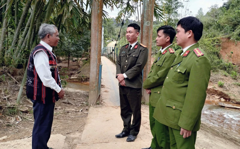 Bài 1: Vượt lên nắng gió, Công an xã ở miền Trung bền bỉ bám cơ sở Bài 1: Vượt lên nắng gió, Công an xã ở miền Trung bền bỉ bám cơ sở