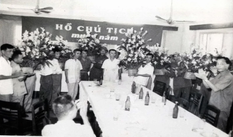 Bài 2: Chặng đường lịch sử vẻ vang qua những giai đoạn cách mạng Bài 2: Chặng đường lịch sử vẻ vang qua những giai đoạn cách mạng