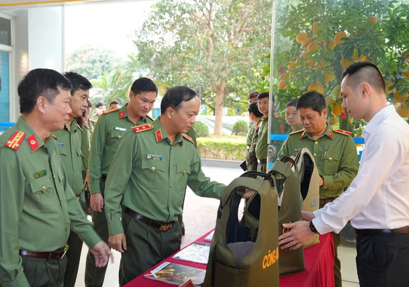 Bài 2: Chủ trương của Bộ Chính trị và Đảng ủy Công an Trung ương: Đặt nền móng cho sự đột phá phát triển Khoa học công nghệ và Công nghiệp an ninh