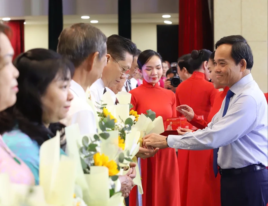 Bài 2: Đảng bám sát cơ sở - điểm tựa để chính quyền đô thị bứt phá Bài 2: Đảng bám sát cơ sở - điểm tựa để chính quyền đô thị bứt phá
