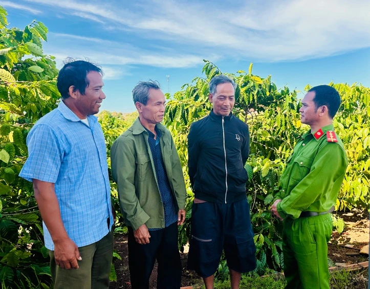Bài 2: Vạch rõ âm mưu