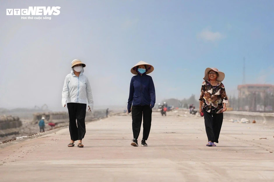 Bãi biển Ninh Bình 'hồi sinh' sau dự án 500 tỷ, đón những du khách đầu tiên Bãi biển Ninh Bình 'hồi sinh' sau dự án 500 tỷ, đón những du khách đầu tiên