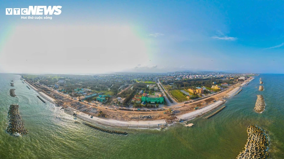 Bãi biển Ninh Bình 'hồi sinh' sau dự án 500 tỷ, đón những du khách đầu tiên Bãi biển Ninh Bình 'hồi sinh' sau dự án 500 tỷ, đón những du khách đầu tiên