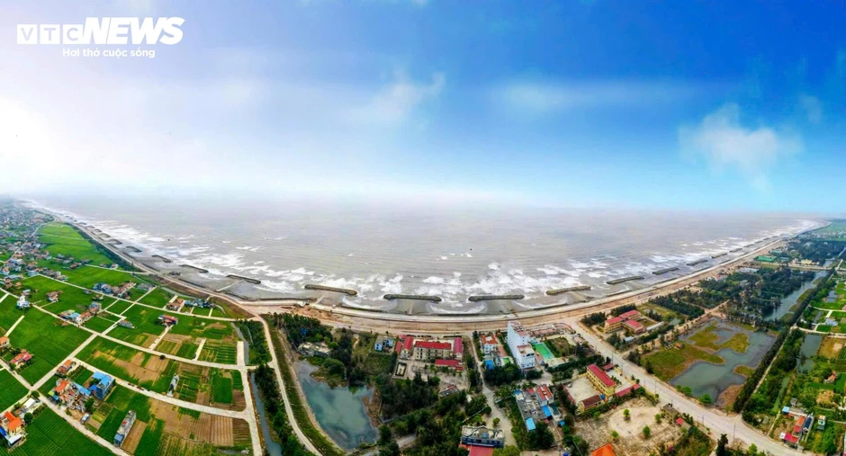 Bãi biển Ninh Bình 'hồi sinh' sau dự án 500 tỷ, đón những du khách đầu tiên Bãi biển Ninh Bình 'hồi sinh' sau dự án 500 tỷ, đón những du khách đầu tiên