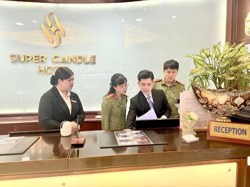Bài cuối: Nhiều giải pháp đột phá góp phần quản lý người nước ngoài Bài cuối: Nhiều giải pháp đột phá góp phần quản lý người nước ngoài