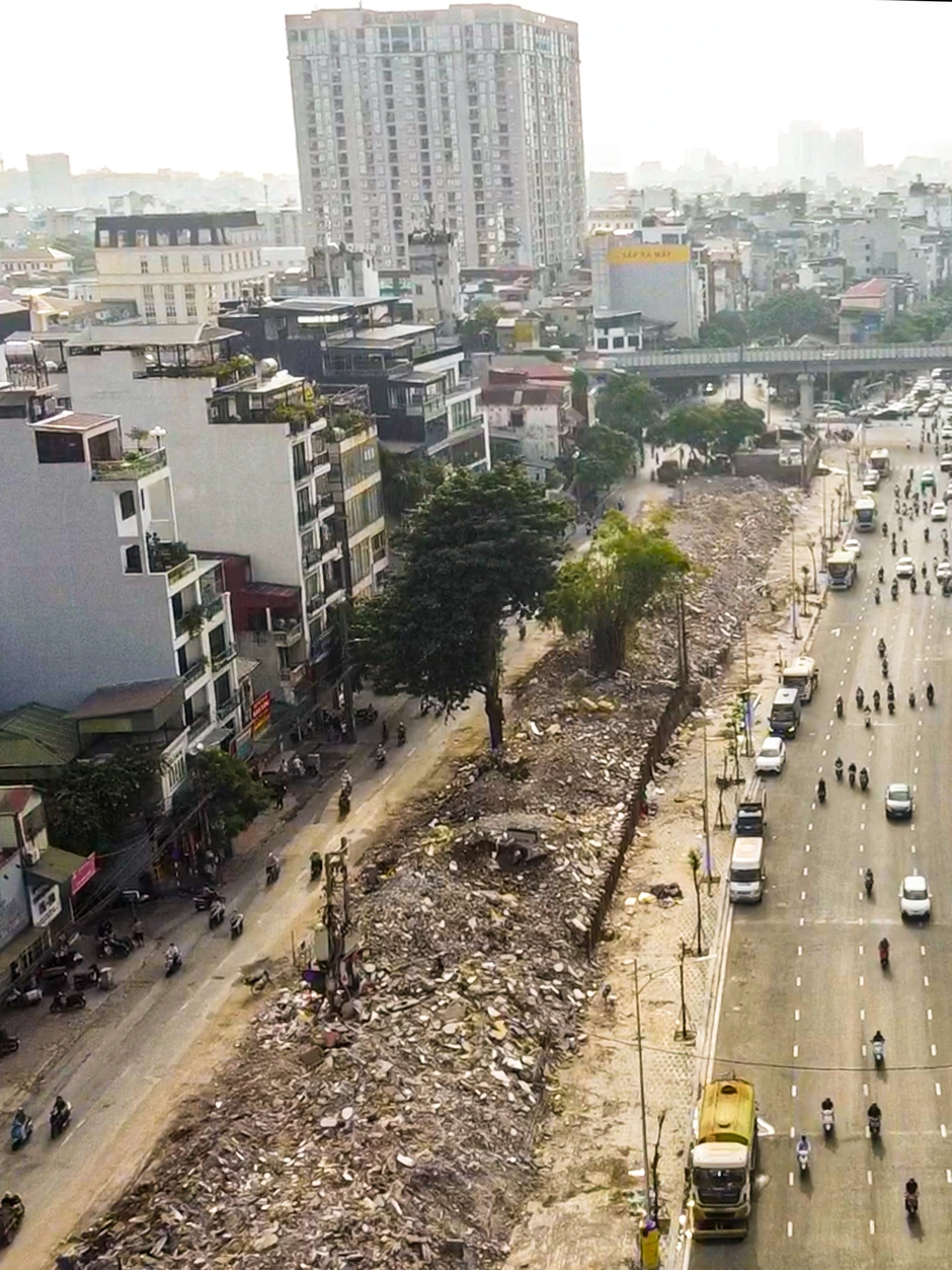 Bãi đỗ xe 4 mặt tiền giữa Vành đai 1 Hà Nội dần thành hình Bãi đỗ xe 4 mặt tiền giữa Vành đai 1 Hà Nội dần thành hình