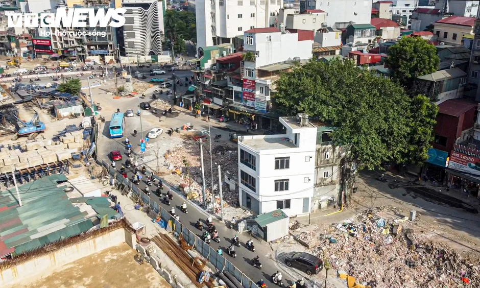 Bãi đỗ xe 4 mặt tiền giữa Vành đai 1 Hà Nội dần thành hình Bãi đỗ xe 4 mặt tiền giữa Vành đai 1 Hà Nội dần thành hình