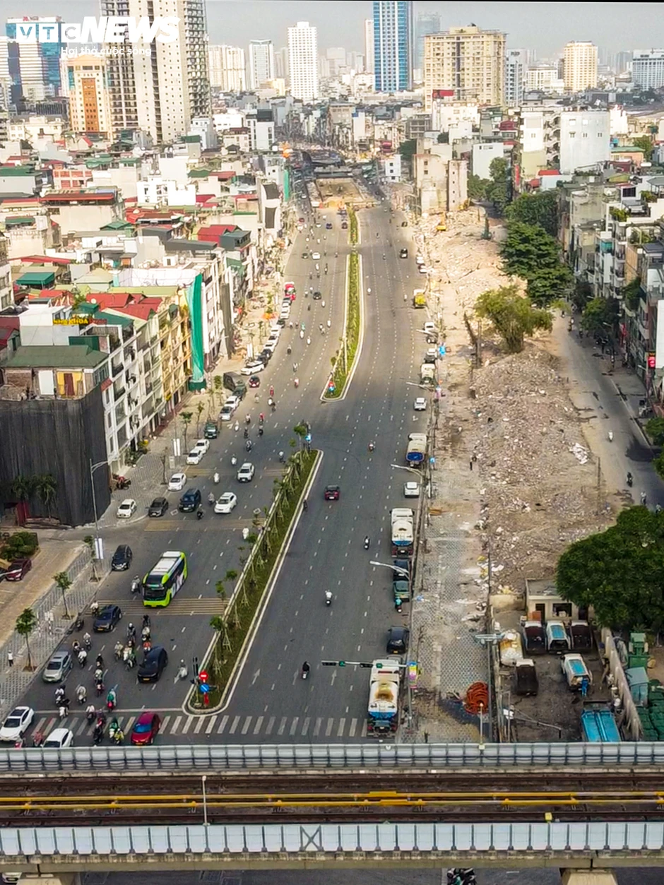 Bãi đỗ xe 4 mặt tiền giữa Vành đai 1 Hà Nội dần thành hình Bãi đỗ xe 4 mặt tiền giữa Vành đai 1 Hà Nội dần thành hình