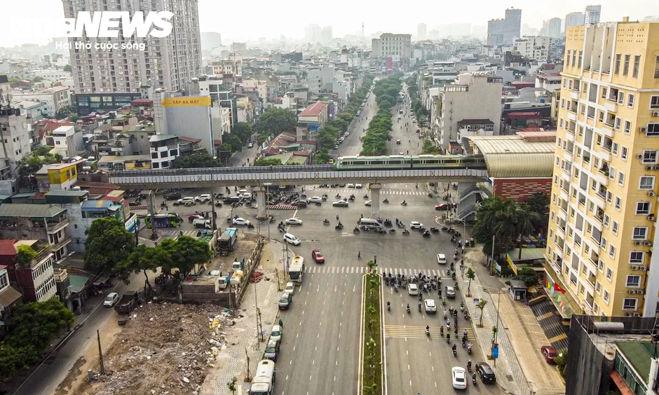 Bãi đỗ xe 4 mặt tiền giữa Vành đai 1 Hà Nội dần thành hình Bãi đỗ xe 4 mặt tiền giữa Vành đai 1 Hà Nội dần thành hình
