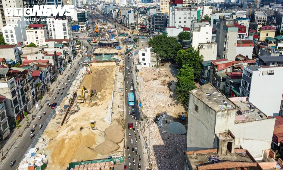Bãi đỗ xe 4 mặt tiền giữa Vành đai 1 Hà Nội dần thành hình Bãi đỗ xe 4 mặt tiền giữa Vành đai 1 Hà Nội dần thành hình
