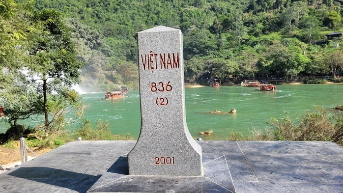Bài dự thi cuộc thi viết "Chủ quyền quốc gia bất khả xâm phạm": Chạm vào Tổ quốc Bài dự thi cuộc thi viết "Chủ quyền quốc gia bất khả xâm phạm": Chạm vào Tổ quốc