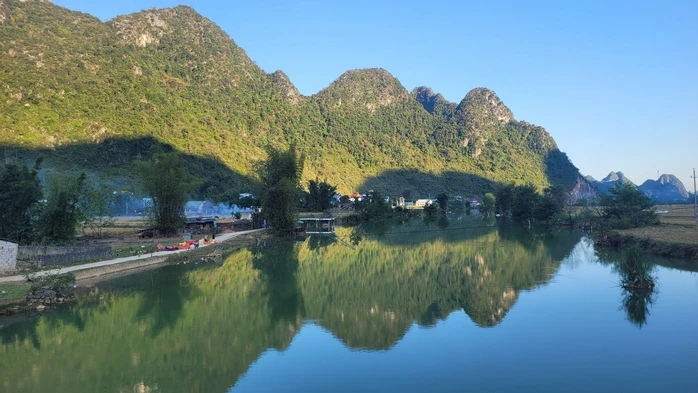 Bài dự thi cuộc thi viết "Chủ quyền quốc gia bất khả xâm phạm": Chạm vào Tổ quốc Bài dự thi cuộc thi viết "Chủ quyền quốc gia bất khả xâm phạm": Chạm vào Tổ quốc