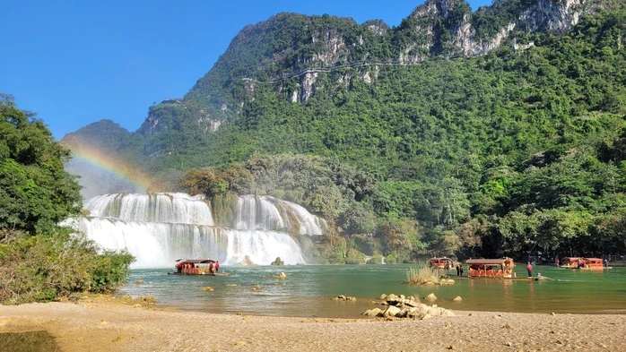 Bài dự thi cuộc thi viết "Chủ quyền quốc gia bất khả xâm phạm": Chạm vào Tổ quốc Bài dự thi cuộc thi viết "Chủ quyền quốc gia bất khả xâm phạm": Chạm vào Tổ quốc