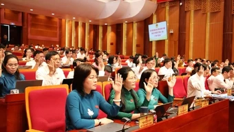 Bãi nhiệm tư cách đại biểu HĐND tỉnh đối với Phó chủ tịch HĐND và Trưởng ban Nội chính tỉnh Quảng Ninh
