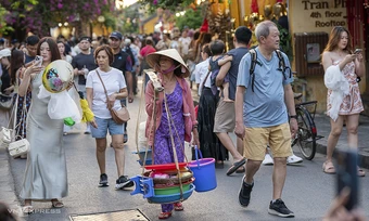 Bài toán gánh hàng rong và trật tự vỉa hè ở Hội An