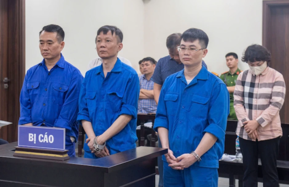 Bản án dành cho nhóm cựu cán bộ nhận hối lộ ở Hà Nội Bản án dành cho nhóm cựu cán bộ nhận hối lộ ở Hà Nội