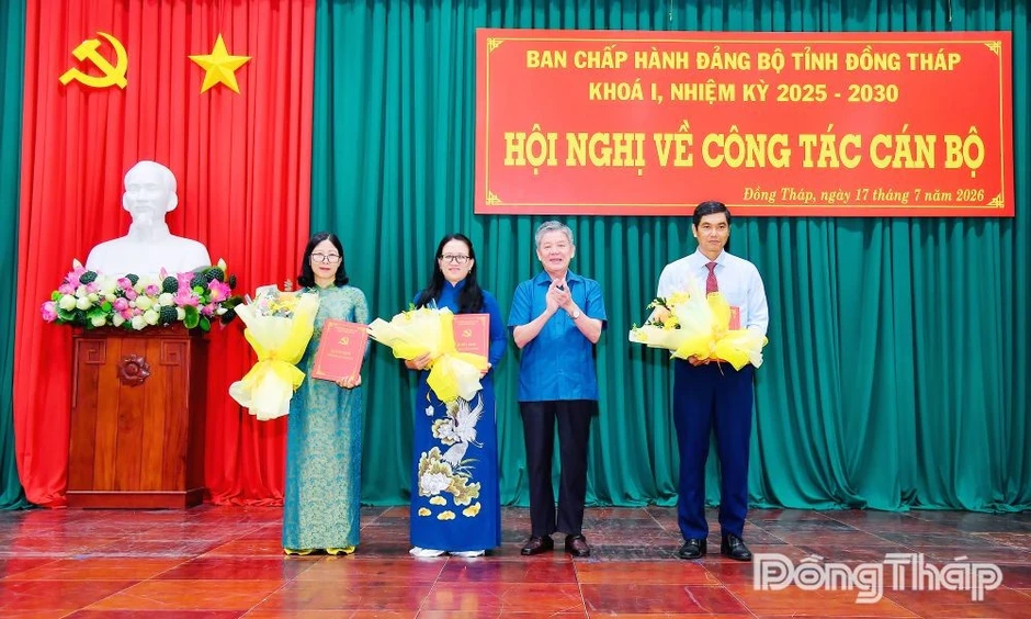Ban Bí thư Trung ương Đảng điều động, chỉ định nhân sự ở 5 tỉnh Ban Bí thư Trung ương Đảng điều động, chỉ định nhân sự ở 5 tỉnh