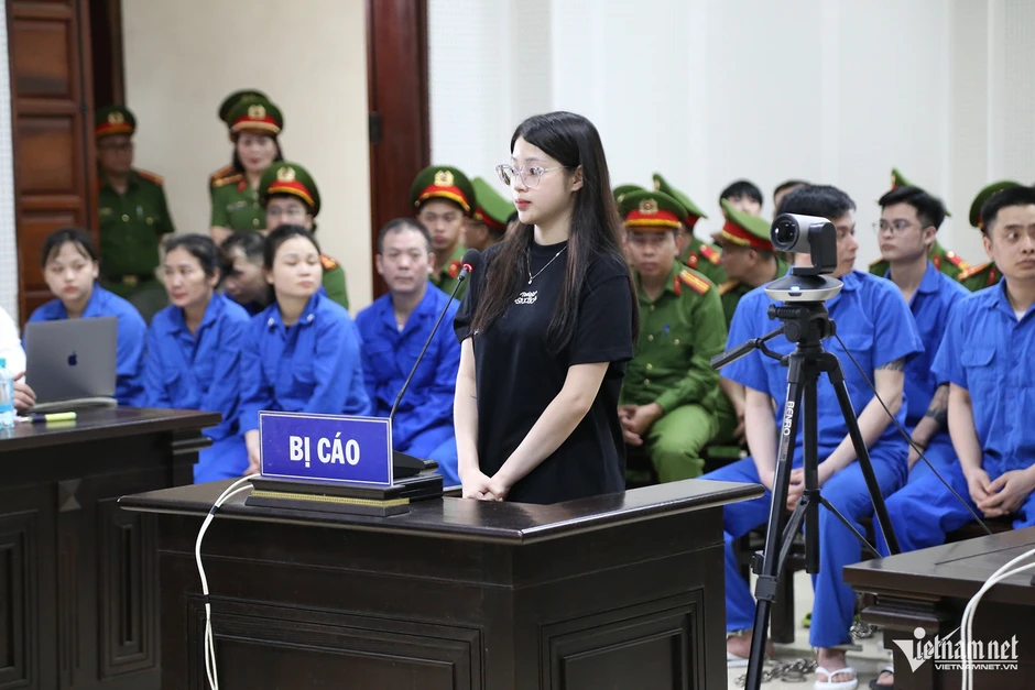 Bạn gái giúp sức gọi taxi cho Bùi Đình Khánh bỏ trốn Bạn gái giúp sức gọi taxi cho Bùi Đình Khánh bỏ trốn