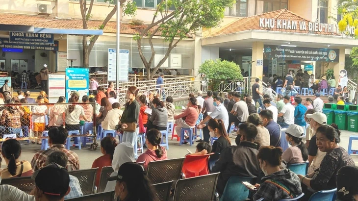 Bàn giao 2 cơ sở mới cho Bệnh viện Mắt TP.HCM, sắp hết cảnh quá tải Bàn giao 2 cơ sở mới cho Bệnh viện Mắt TP.HCM, sắp hết cảnh quá tải