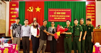 Bàn giao thuyền viên Indonesia gặp nạn trên biển tại TPHCM năm 20
