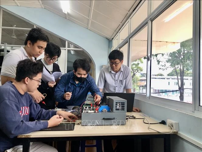 Ban hành chính sách học bổng cho các ngành khoa học, công nghệ chiến lược Ban hành chính sách học bổng cho các ngành khoa học, công nghệ chiến lược