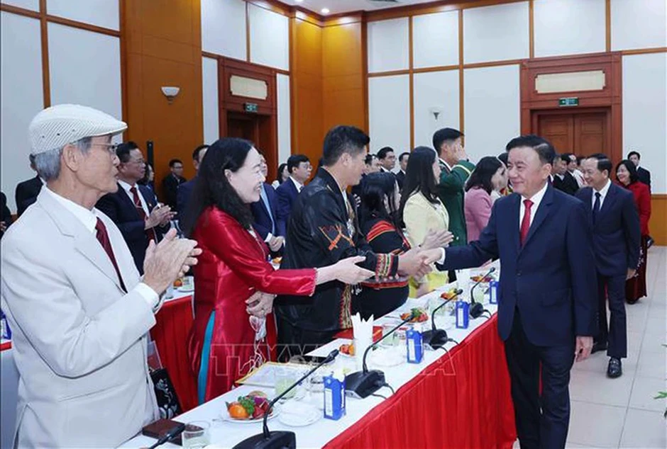 Bản lĩnh dẫn dắt của Đảng – ‘Ngọn hải đăng’ đưa TP.HCM vươn mình Bản lĩnh dẫn dắt của Đảng – ‘Ngọn hải đăng’ đưa TP.HCM vươn mình
