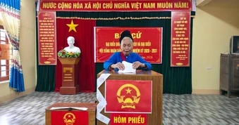 Bản người Thái ở biên giới nô nức đi bầu cử