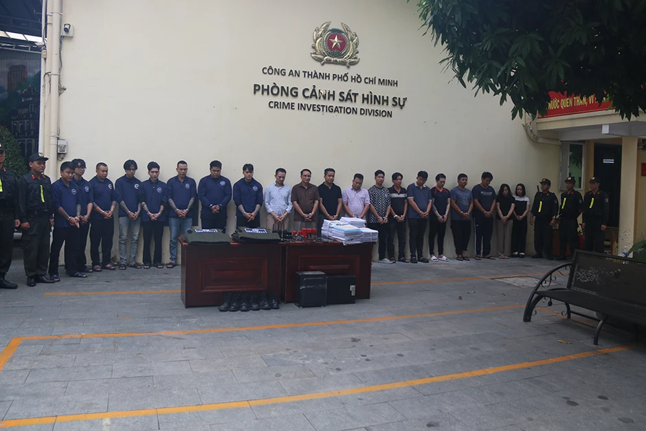 Băng Được ‘Đất Bắc’ ‘khủng bố’ bác sĩ, ép trả nợ thay mẹ Băng Được ‘Đất Bắc’ ‘khủng bố’ bác sĩ, ép trả nợ thay mẹ