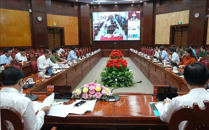 Bảo đảm sự lãnh đạo trực tiếp, thường xuyên của Đảng ở cơ sở Bảo đảm sự lãnh đạo trực tiếp, thường xuyên của Đảng ở cơ sở