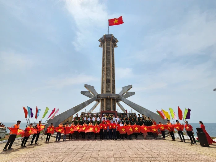 BÁO IN NGÀY 7-6: Kỳ vọng bội thu du lịch hè BÁO IN NGÀY 7-6: Kỳ vọng bội thu du lịch hè