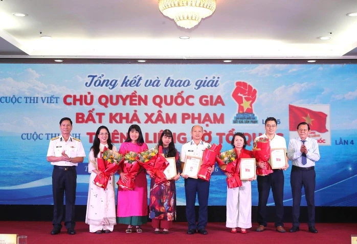TinVina trao giải 2 cuộc thi ý nghĩa TinVina trao giải 2 cuộc thi ý nghĩa