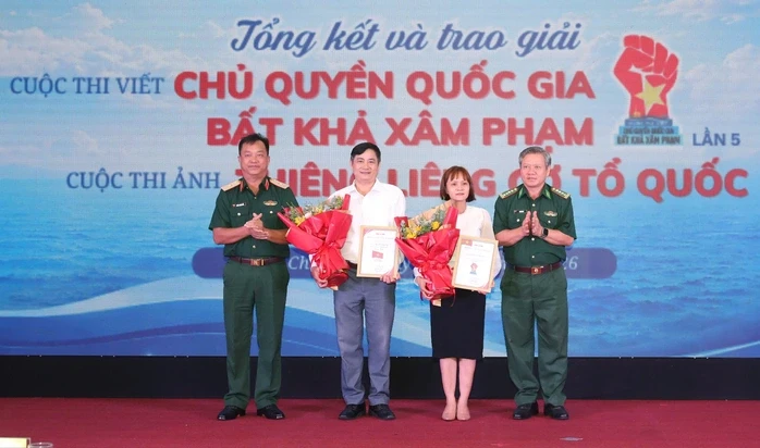 TinVina trao giải 2 cuộc thi ý nghĩa TinVina trao giải 2 cuộc thi ý nghĩa