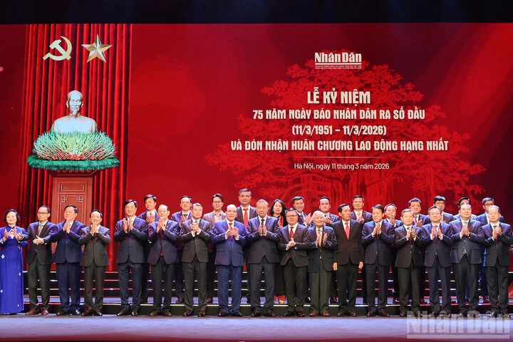 Báo Nhân Dân kỷ niệm 75 năm Ngày ra số đầu và đón nhận Huân chương Lao động hạng Nhất Báo Nhân Dân kỷ niệm 75 năm Ngày ra số đầu và đón nhận Huân chương Lao động hạng Nhất