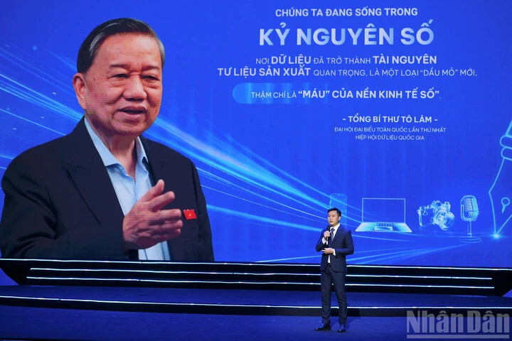 Báo Nhân Dân kỷ niệm 75 năm Ngày ra số đầu và đón nhận Huân chương Lao động hạng Nhất Báo Nhân Dân kỷ niệm 75 năm Ngày ra số đầu và đón nhận Huân chương Lao động hạng Nhất