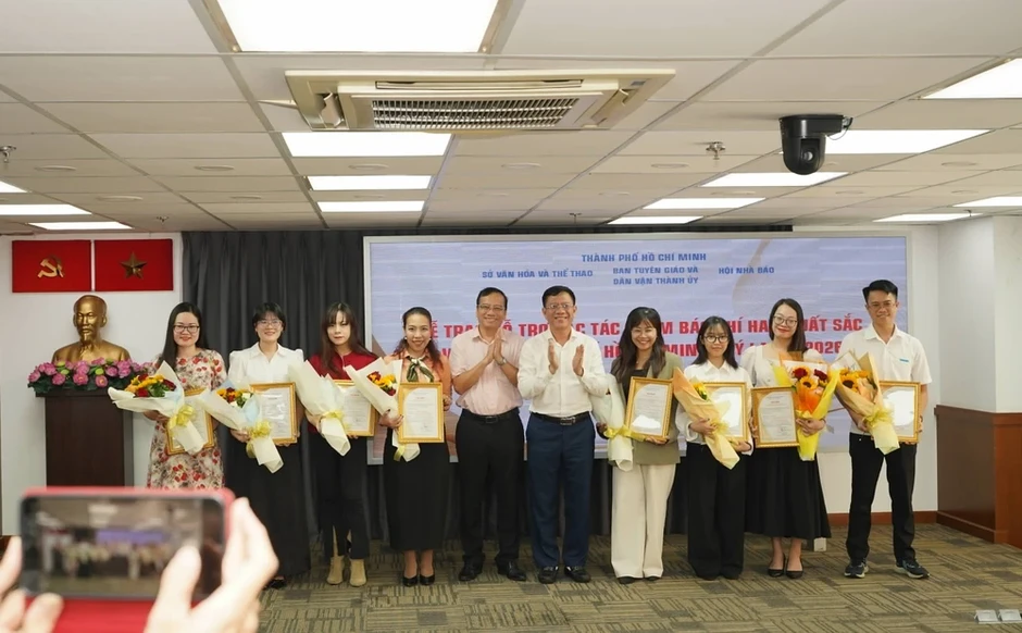 Báo Pháp Luật TP.HCM có 5 tác phẩm xuất sắc viết về TP.HCM được trao thư khen quý I-2026 Báo Pháp Luật TP.HCM có 5 tác phẩm xuất sắc viết về TP.HCM được trao thư khen quý I-2026
