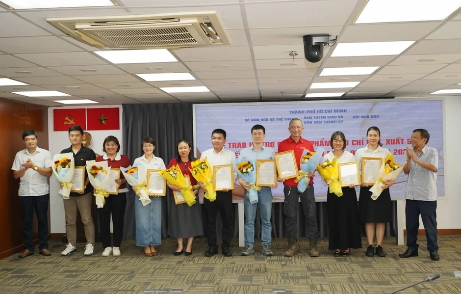 Báo Pháp Luật TP.HCM có 5 tác phẩm xuất sắc viết về TP.HCM được trao thư khen quý I-2026 Báo Pháp Luật TP.HCM có 5 tác phẩm xuất sắc viết về TP.HCM được trao thư khen quý I-2026
