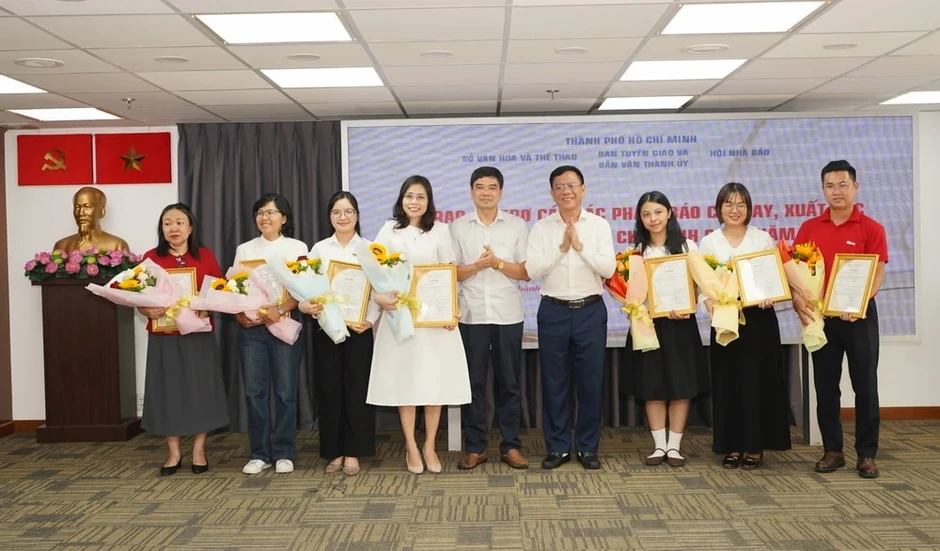 Báo Pháp Luật TP.HCM có 5 tác phẩm xuất sắc viết về TP.HCM được trao thư khen quý I-2026 Báo Pháp Luật TP.HCM có 5 tác phẩm xuất sắc viết về TP.HCM được trao thư khen quý I-2026