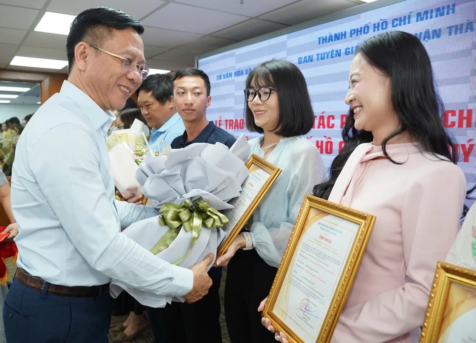 Báo Pháp Luật TP.HCM có 6 tác phẩm xuất sắc viết về TP.HCM được trao thư khen Báo Pháp Luật TP.HCM có 6 tác phẩm xuất sắc viết về TP.HCM được trao thư khen