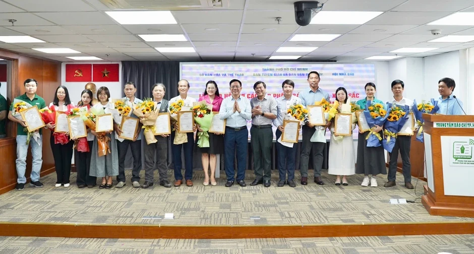 Báo Pháp Luật TP.HCM có 6 tác phẩm xuất sắc viết về TP.HCM được trao thư khen Báo Pháp Luật TP.HCM có 6 tác phẩm xuất sắc viết về TP.HCM được trao thư khen