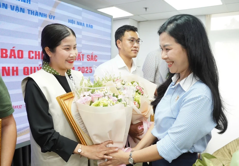 Báo Pháp Luật TP.HCM có 6 tác phẩm xuất sắc viết về TP.HCM được trao thư khen Báo Pháp Luật TP.HCM có 6 tác phẩm xuất sắc viết về TP.HCM được trao thư khen