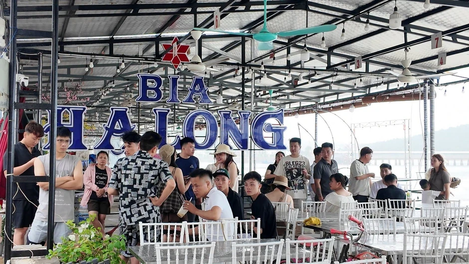 Bão sắp đổ bộ, gần 6.000 du khách đang ở các đảo Quảng Ninh Bão sắp đổ bộ, gần 6.000 du khách đang ở các đảo Quảng Ninh