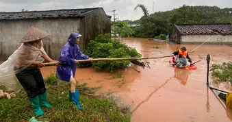 Bão số 4 có xu hướng đi ra xa đất liền nước ta