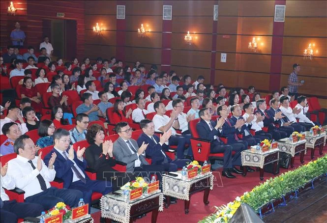 Báo Tin tức và Dân tộc giành giải C với loạt bài bình luận tại Cuộc thi chính luận Báo Tin tức và Dân tộc giành giải C với loạt bài bình luận tại Cuộc thi chính luận