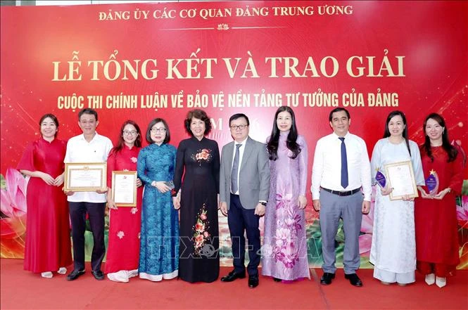 Báo Tin tức và Dân tộc giành giải C với loạt bài bình luận tại Cuộc thi chính luận Báo Tin tức và Dân tộc giành giải C với loạt bài bình luận tại Cuộc thi chính luận