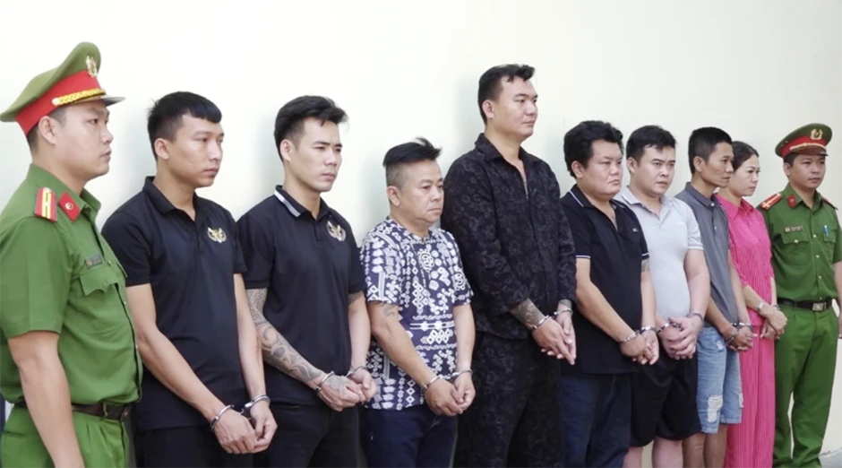 Bắt đôi vợ chồng cầm đầu công ty mua bán nợ, ‘khủng bố’ đòi nợ thuê 70 tỷ đồng Bắt đôi vợ chồng cầm đầu công ty mua bán nợ, ‘khủng bố’ đòi nợ thuê 70 tỷ đồng