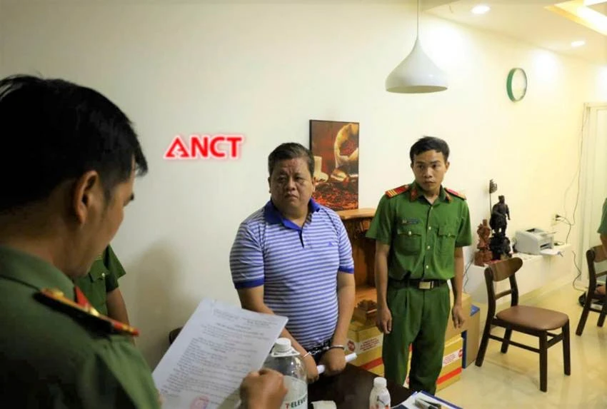Bắt giam Chủ tịch HĐQT, Giám đốc Công ty cổ phần Mekolor Võ Xuân Trường Bắt giam Chủ tịch HĐQT, Giám đốc Công ty cổ phần Mekolor Võ Xuân Trường