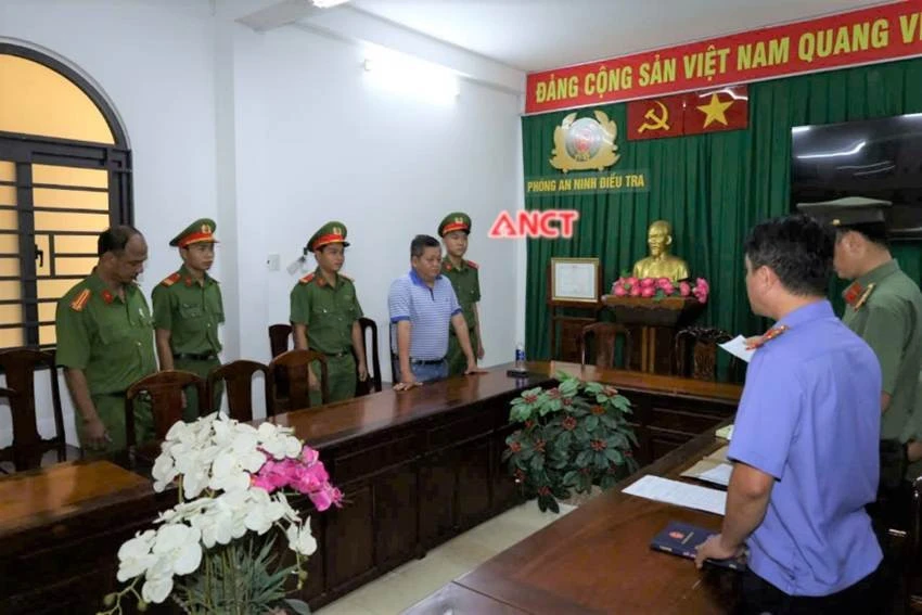 Bắt giam Chủ tịch HĐQT, Giám đốc Công ty cổ phần Mekolor Võ Xuân Trường Bắt giam Chủ tịch HĐQT, Giám đốc Công ty cổ phần Mekolor Võ Xuân Trường
