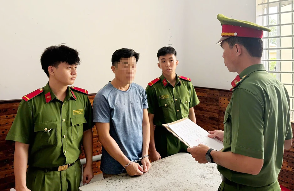 Bắt giam người đàn ông 47 tuổi nhiều lần xâm hại bé gái Bắt giam người đàn ông 47 tuổi nhiều lần xâm hại bé gái